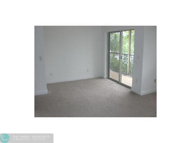 Building Photo - 1267 SW 46th Ave