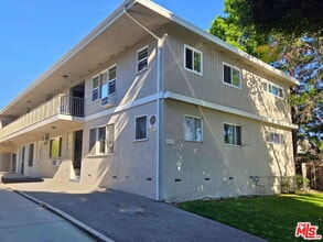 Building Photo - 7621 Hampton Ave