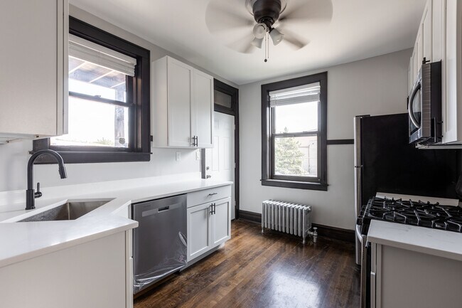 Foto del edificio - 3817 N Drake Ave
