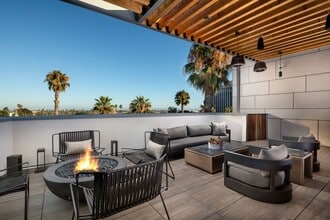 Building Photo - Evani 3223 Wilshire
