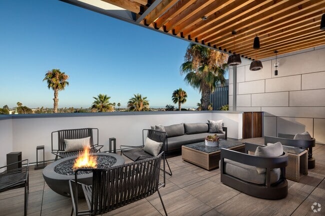 Building Photo - Evani 3223 Wilshire