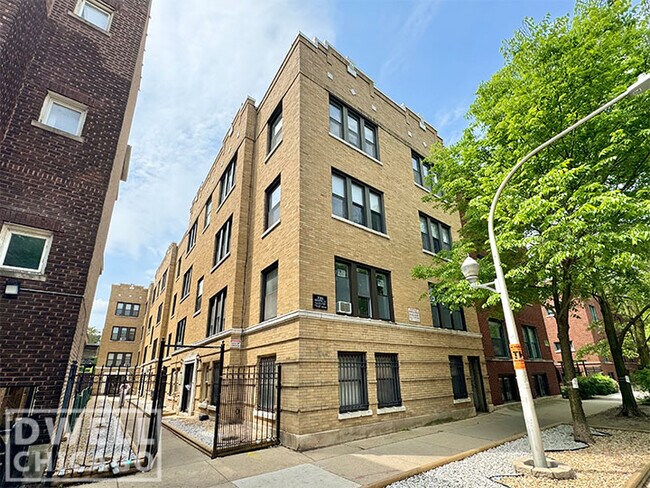 Foto del edificio - 839 W Cornelia Ave