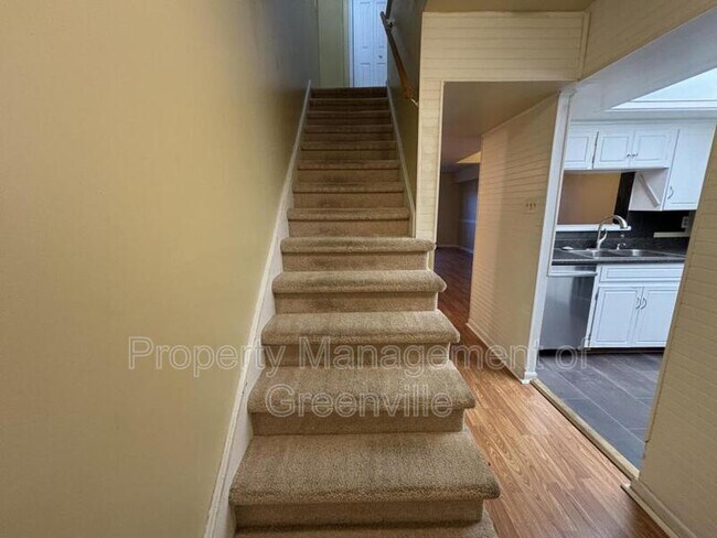 Foto del edificio - 2530 E North St