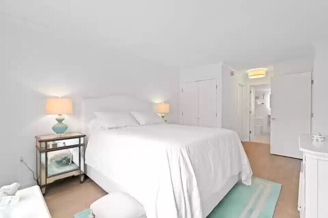 Foto del edificio - 2111 Wisconsin Ave NW