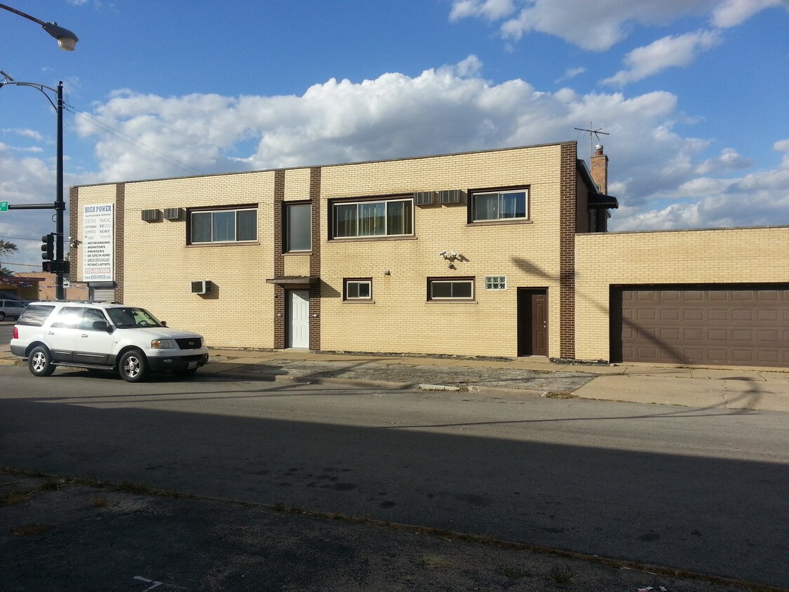 Building Photo - 3950 W 85th St