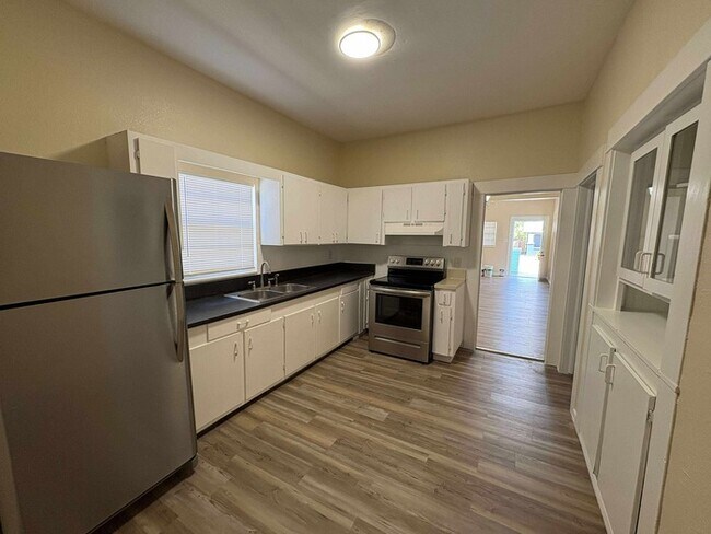 Building Photo - Charming 3 bed 1 bath 1176 Sq. Ft