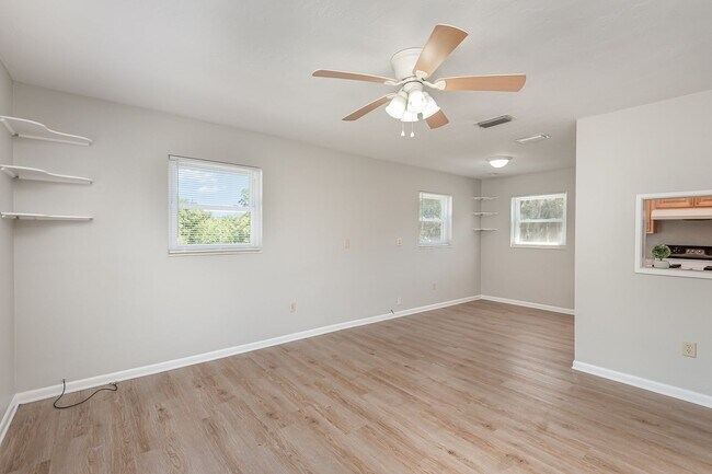 Building Photo - 2300 CRUBO AVE