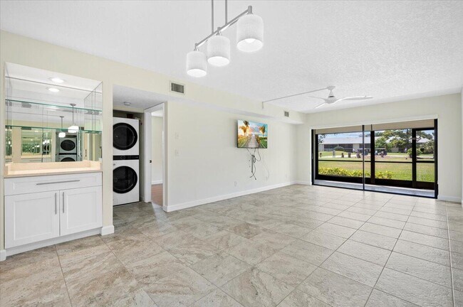 Building Photo - 101 Pinecrest Cir