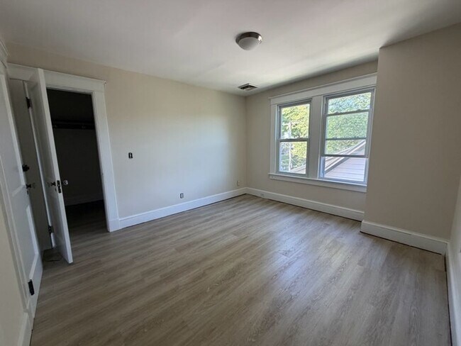 Foto del edificio - 887 Howe Ave