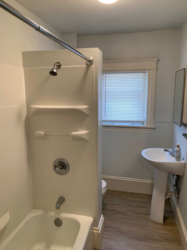 Bathroom - 231 W Washington Ave
