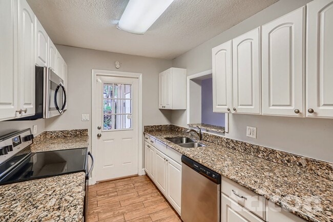 Building Photo - 322 Notre Dame Dr