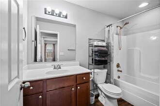 Building Photo - 927 E Swift Dr