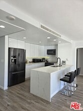 Building Photo - 2170 Century Pk E