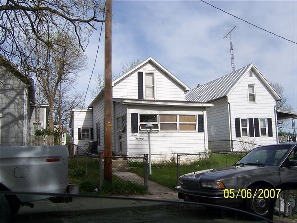 Building Photo - 3 br, 1 bath House - 420 S Columbia St 420...