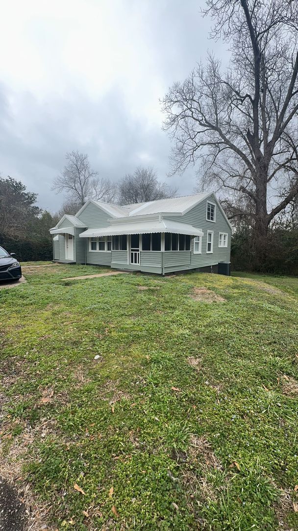 Building Photo - 505 E 5th St