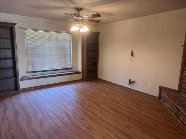 Building Photo - 2900 Green Canyon Dr