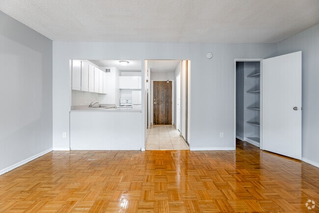 Bachelor - 419SF - Living Room - 299 Glenlake (Toronto) Limited