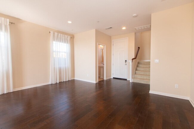 Foto del edificio - 4 Bed / 2.5 Bath Home with Premium Panoram...