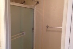 Bath2 Tub/Shower - 445 Willow Ave