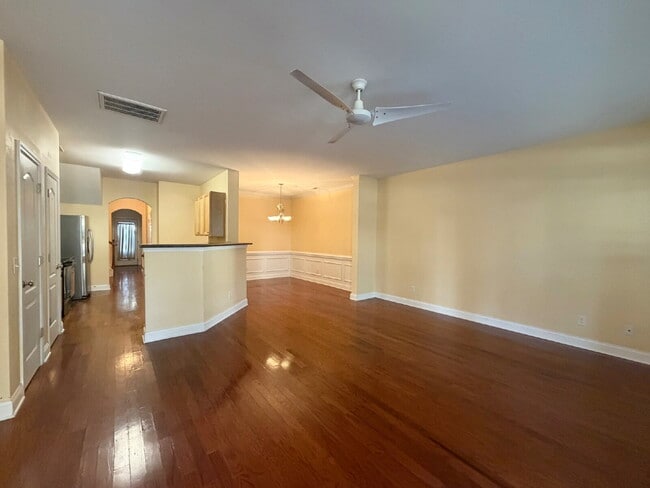 Building Photo - Large Three Bedroom Townhouse! New Carpet & Paint!