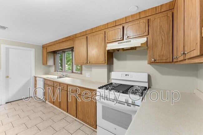 Building Photo - 45 Highland Ave