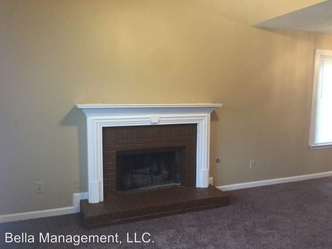 Building Photo - 4 br, 2.5 bath House - 3751 Oakwood Manor