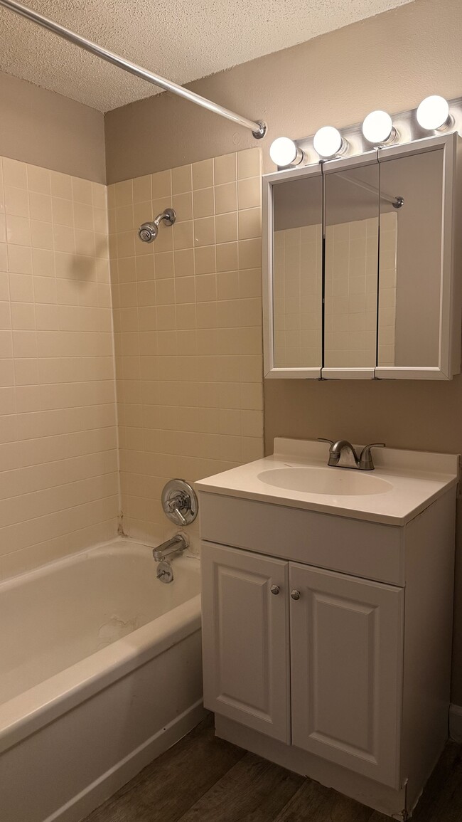 Building Photo - The Pointe on Fleur Apartments
