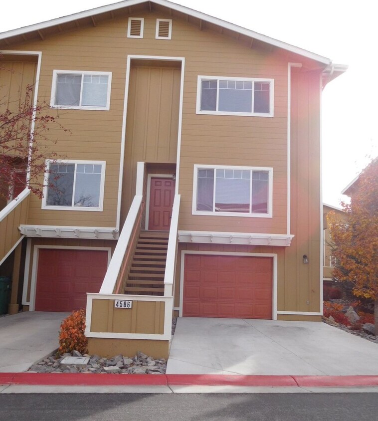 Foto principal - UNR friendly 3 Bedroom , 2.5 Bath Townhouse