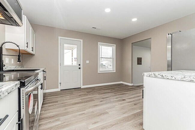 Foto del edificio - Charming 2 Bedroom Rental