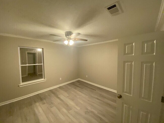 Foto del edificio - 5212 Jackson Ave