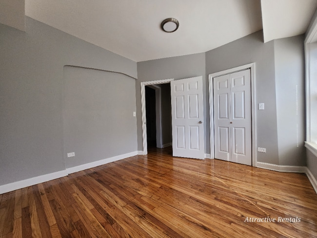 Building Photo - 608 E 71st St