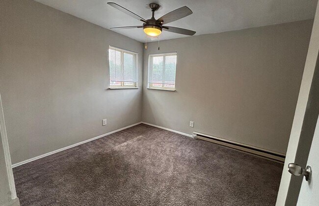 Building Photo - 558 Lowell Ave