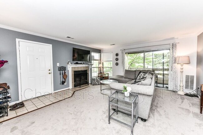 Building Photo - 4561F Interlachen Ct