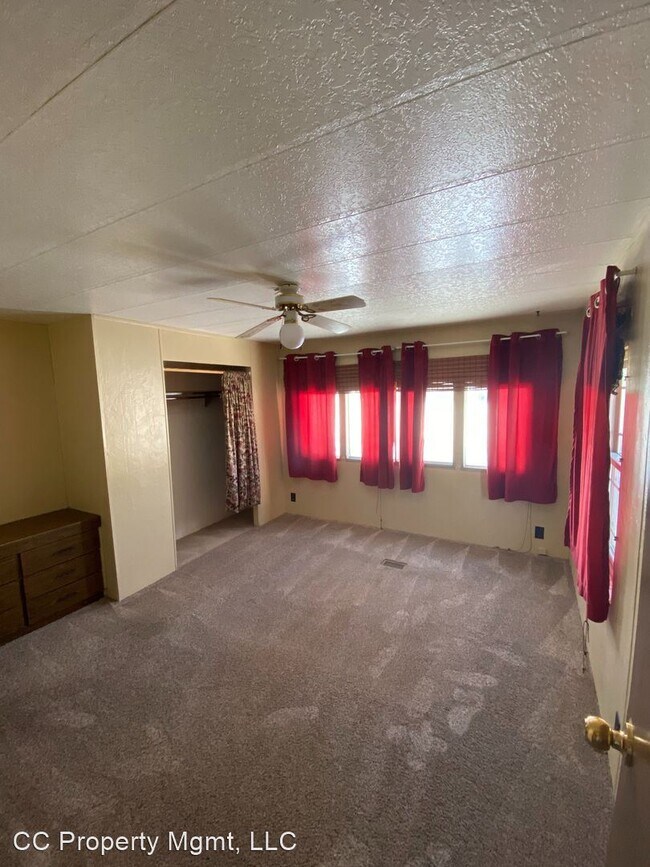 Building Photo - 2 br, 1 bath House - 1550 Seger Drive #115