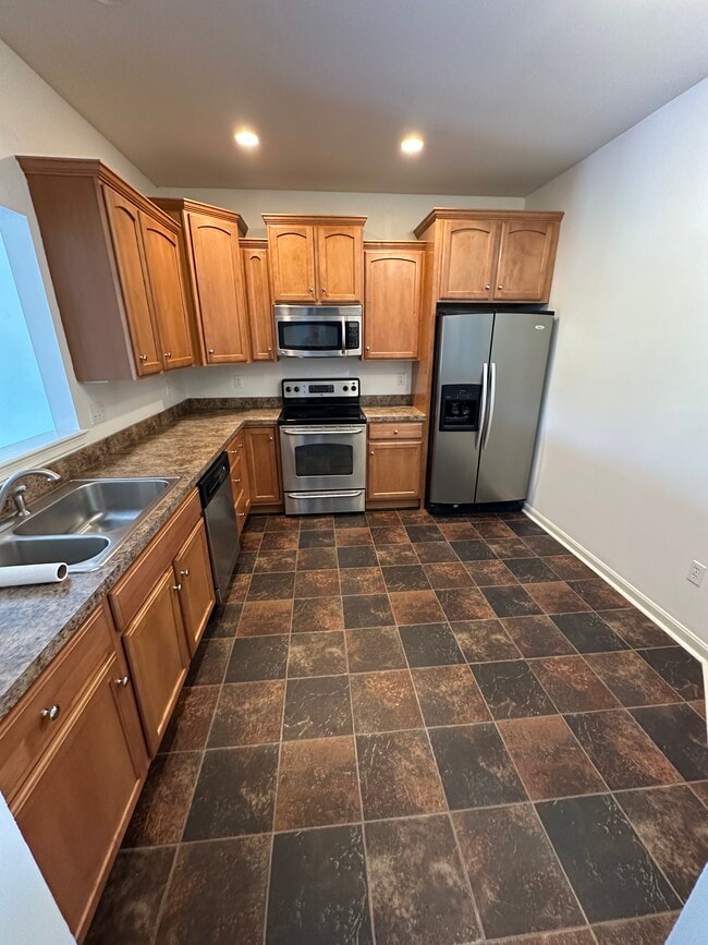 Building Photo - 2056 Deer Run Dr