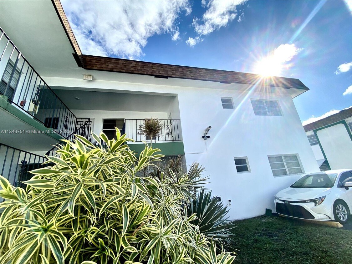 2219 Polk St Unit 1BE, Hollywood, FL 33020 Room for Rent in Hollywood