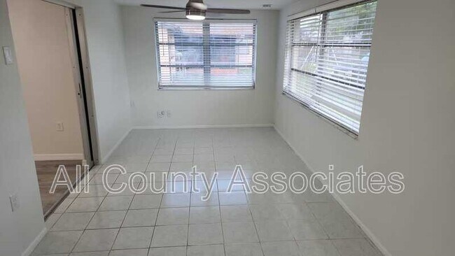 Foto del edificio - 7331 Parrot Dr