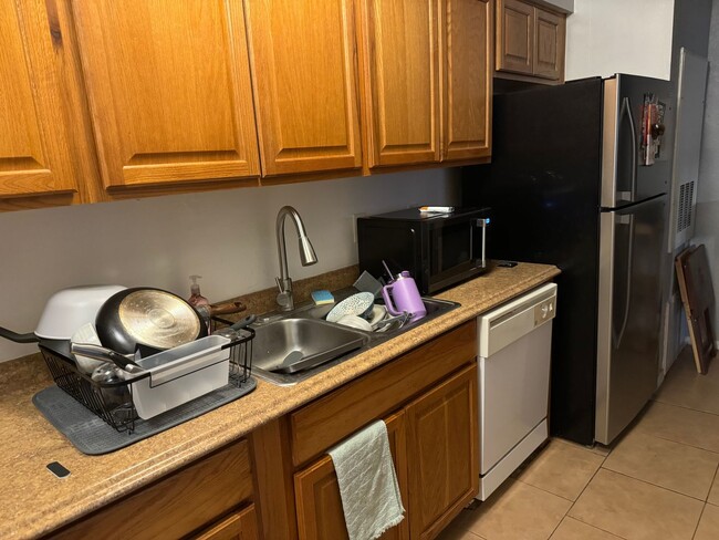 Foto del edificio - AUGUST PRE-LEASE!  Spacious 2 Bedroom 2 Bathroom on Bus Route!