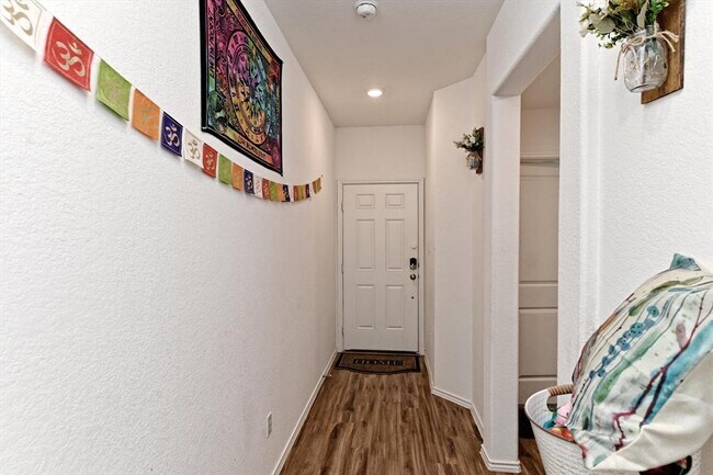 Foto del edificio - 6508 Strelitzia Cove