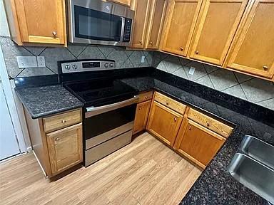 Foto del edificio - 6946 Paris St