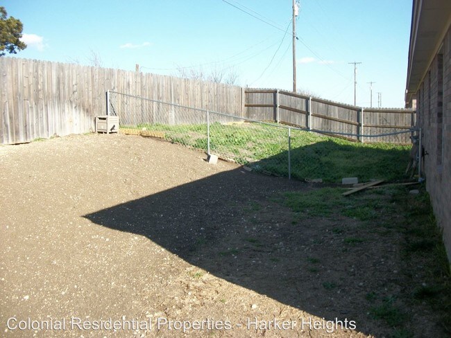 Building Photo - 1311 Cinch Dr
