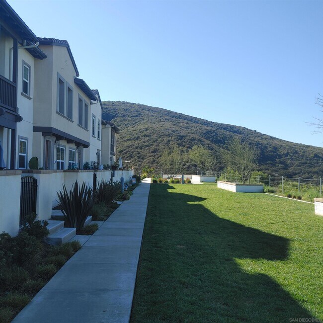 Building Photo - 839 Blackstone Dr