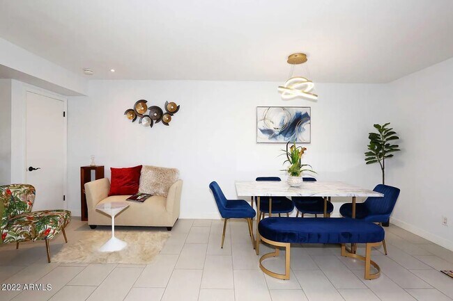 Foto del edificio - 8237 E Orange Blossom Ln