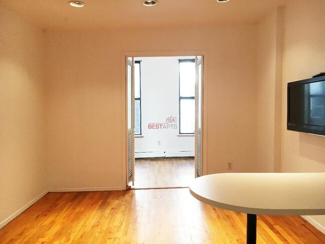 Foto del edificio - 453 W 46th St