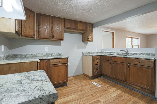 Building Photo - 3340 Forest Lawn Ave