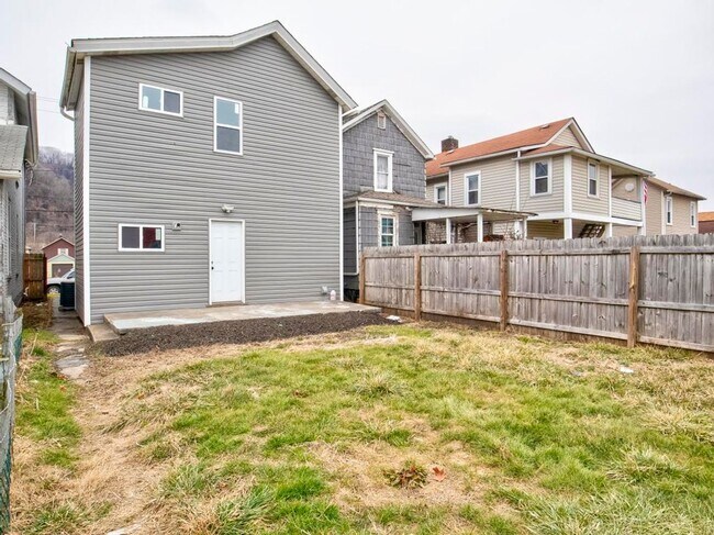 Foto del edificio - 3 Bedroom Updated Home in Aliquippa