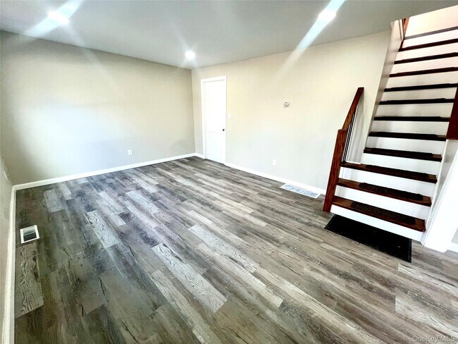 Foto del edificio - 6 North St