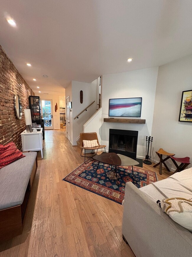 Entrada - 1674 Kalorama Rd NW