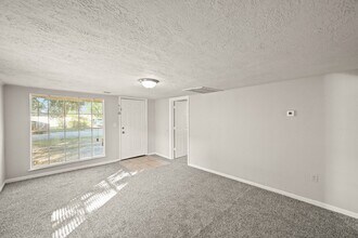 Building Photo - 203 W Hart Ave