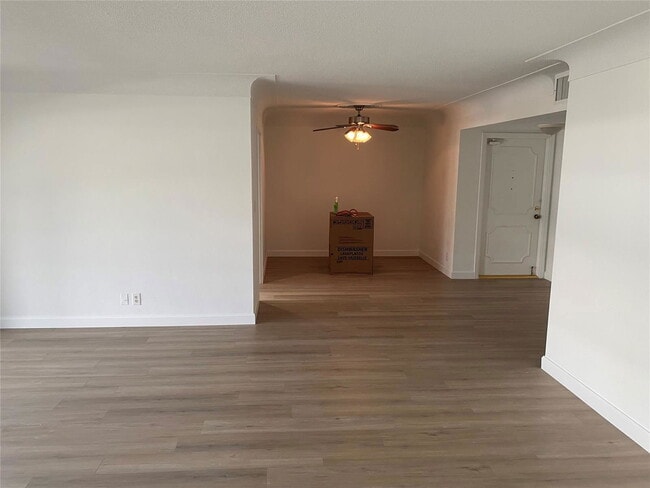 Foto del edificio - 3051 NE 47th Ct